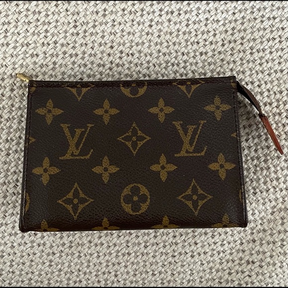 Authentic Louis Vuitton Toiletry Pouch 15 Monogram - Picture 1 of 14